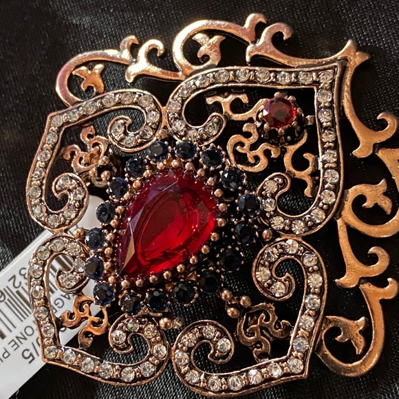 Beautiful Brooch by Howard’s Love in spades - Picture 8 of 10